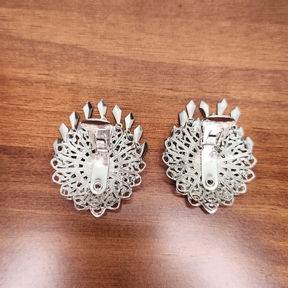 Vintage Clip-on Earrings Silver-tone - Picture 4 of 6